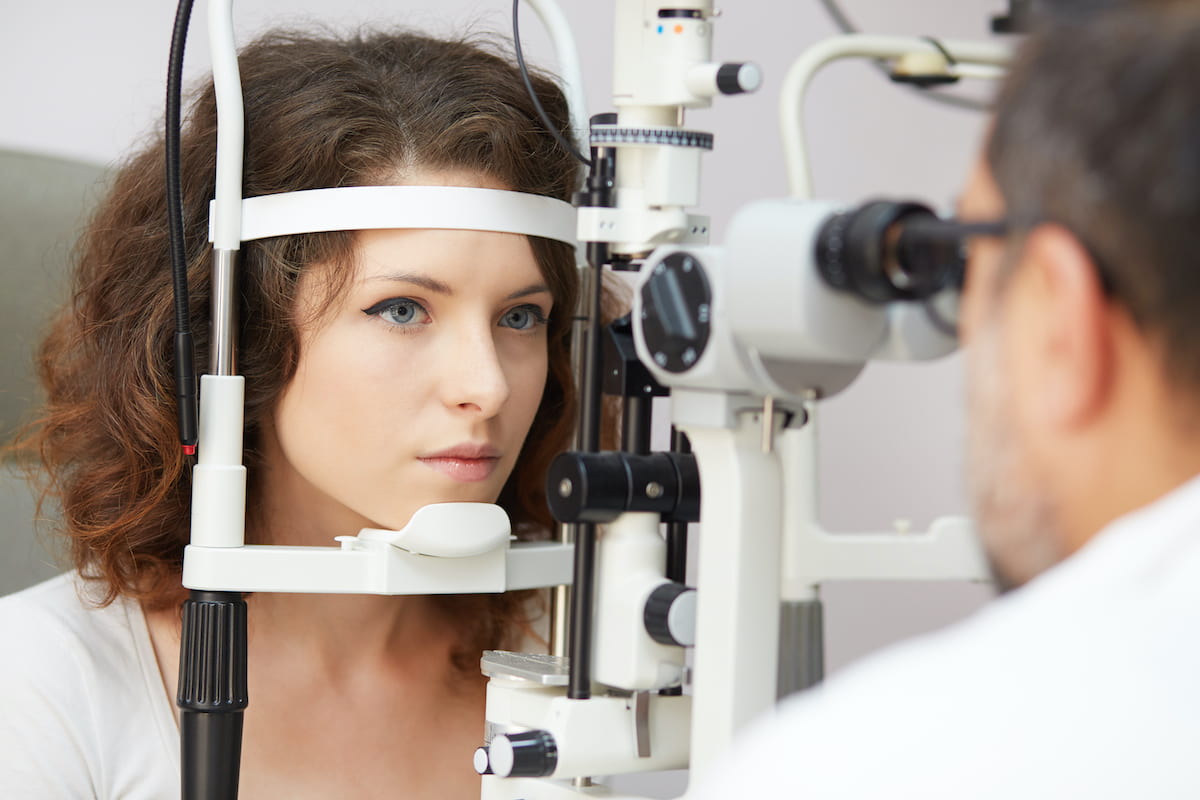 woman getting an eye exam for lasik